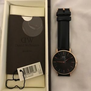 Black leather & Rose gold Daniel Wellington Watch